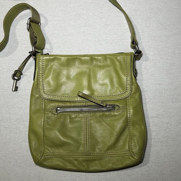 Fossil leather crossbody bag in a lime green color, organizer, pockets galore - Picture 3 of 11